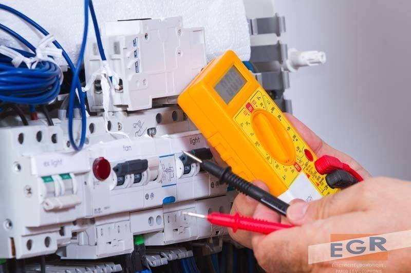 tableau-electrique-multimetre
